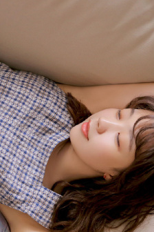 紧身裤翘臀美女